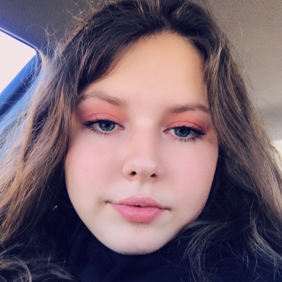 Meet your Posher, Lauren - Picture 4 of 4